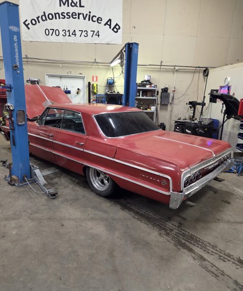 Service av en Chevrolet Impala, jänkare, i Skurup, Skåne